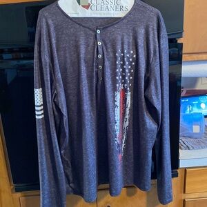 Men’s long sleeve top. Size XL